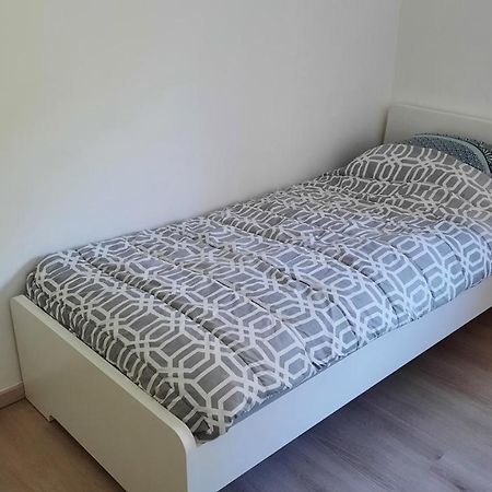 Appartement Duplex Pour 3-4 Personnes A Ciney Luaran gambar
