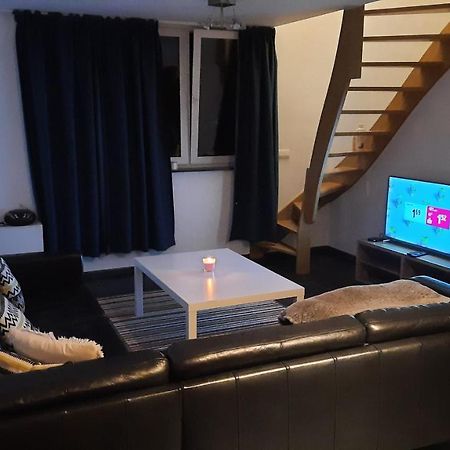 Appartement Duplex Pour 3-4 Personnes A Ciney Luaran gambar