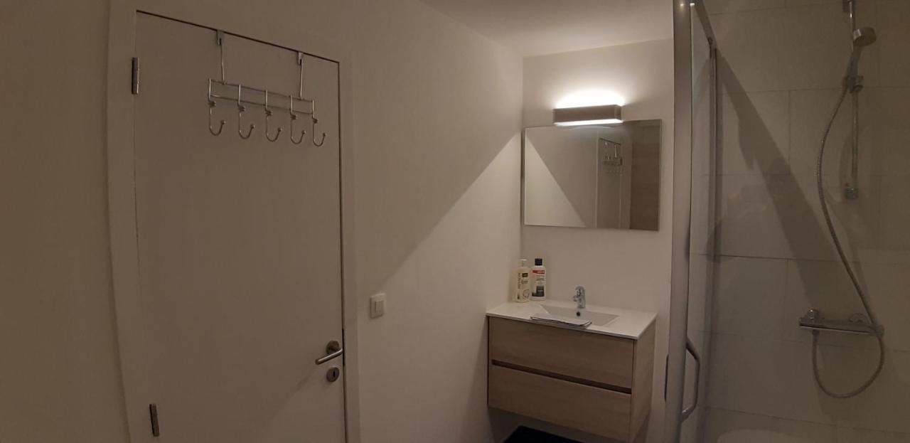 Appartement Duplex Pour 3-4 Personnes A Ciney Luaran gambar