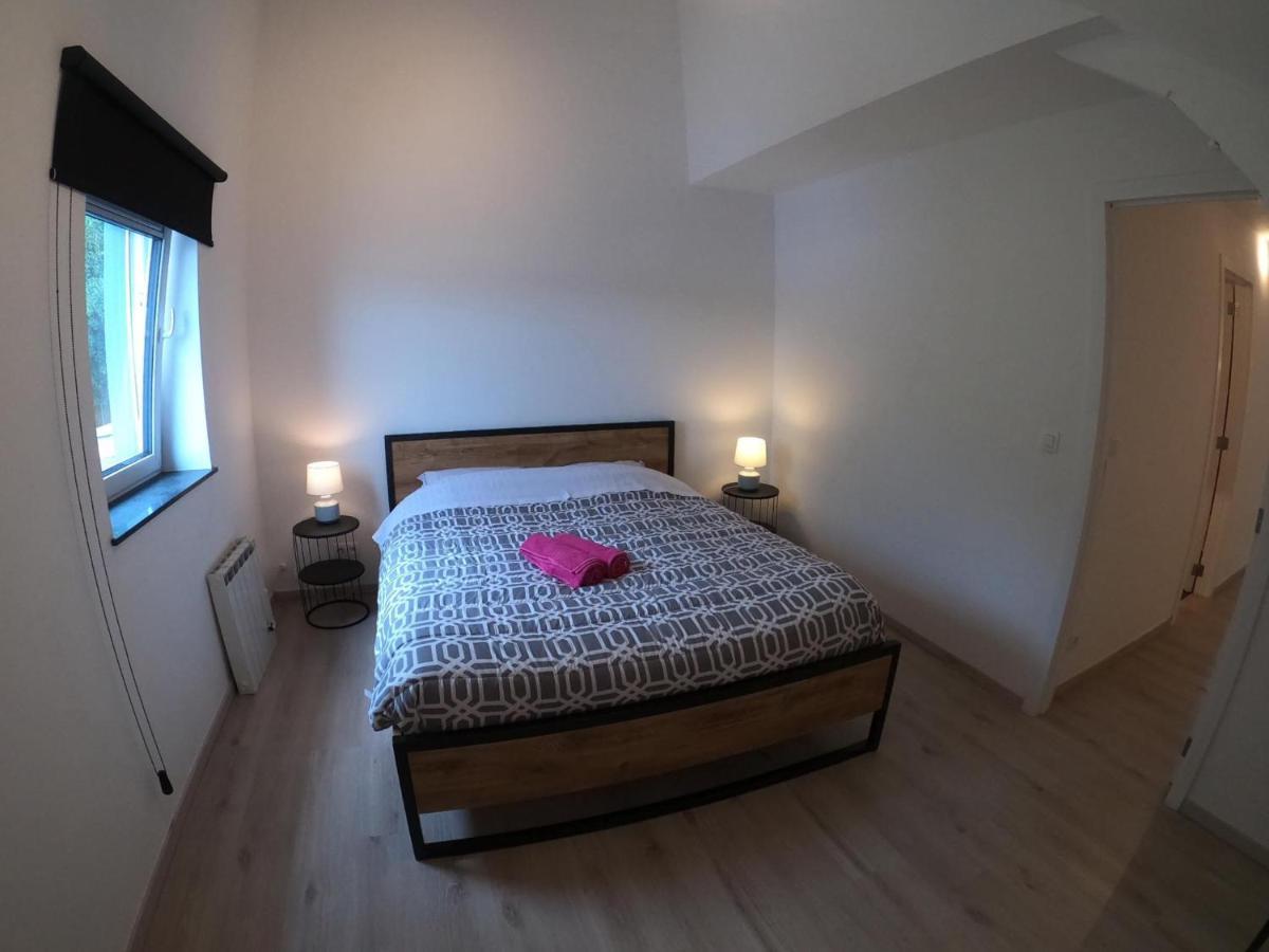 Appartement Duplex Pour 3-4 Personnes A Ciney Luaran gambar
