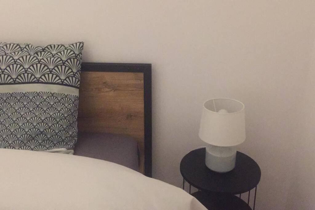 Appartement Duplex Pour 3-4 Personnes A Ciney Luaran gambar