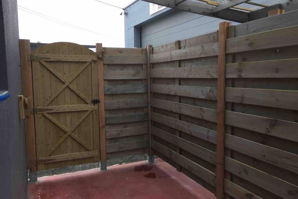 Appartement Duplex Pour 3-4 Personnes A Ciney Luaran gambar