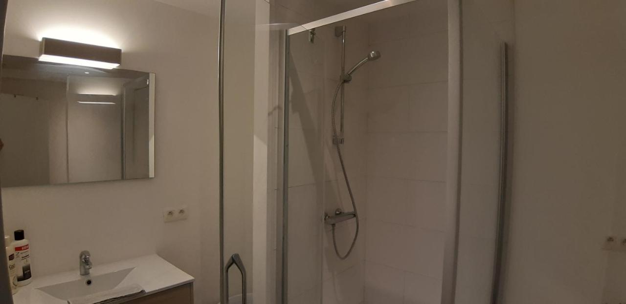 Appartement Duplex Pour 3-4 Personnes A Ciney Luaran gambar