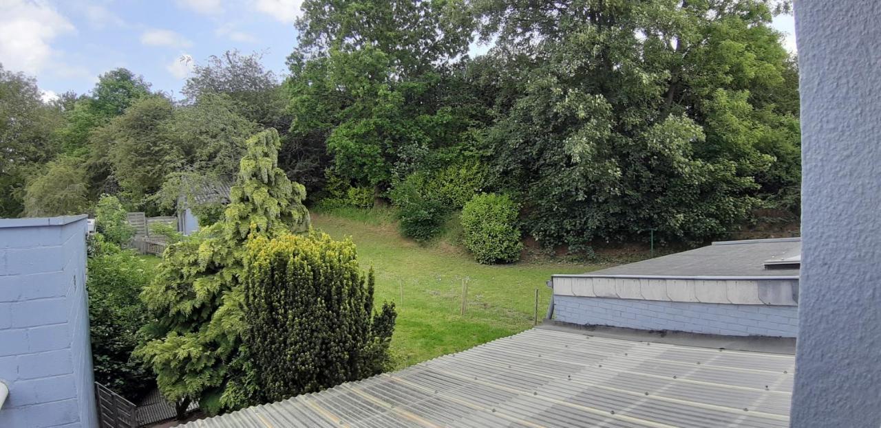 Appartement Duplex Pour 3-4 Personnes A Ciney Luaran gambar