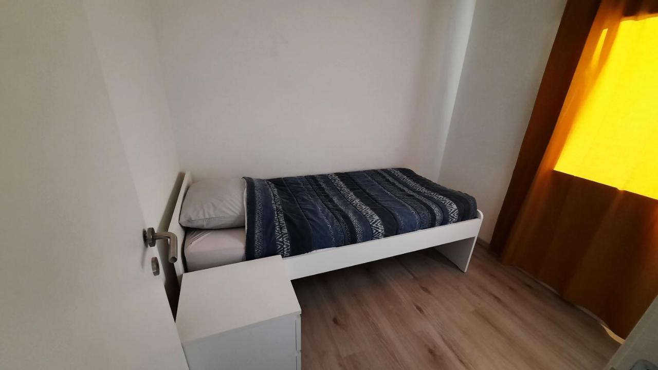 Appartement Duplex Pour 3-4 Personnes A Ciney Luaran gambar