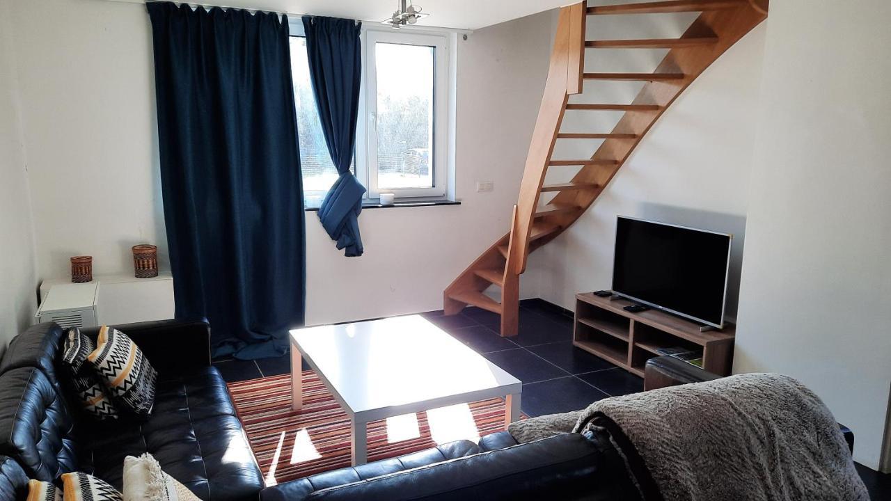Appartement Duplex Pour 3-4 Personnes A Ciney Luaran gambar