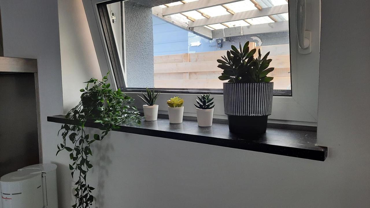 Appartement Duplex Pour 3-4 Personnes A Ciney Luaran gambar