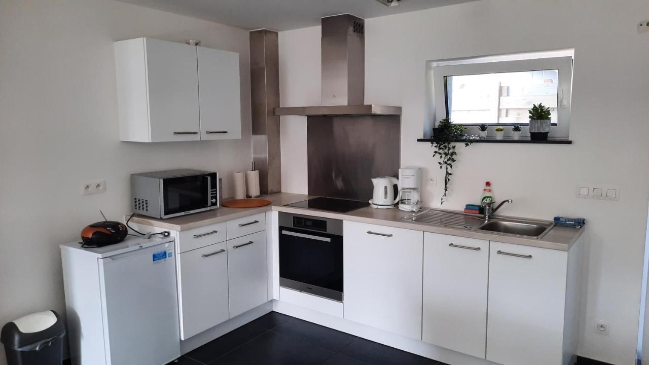 Appartement Duplex Pour 3-4 Personnes A Ciney Luaran gambar